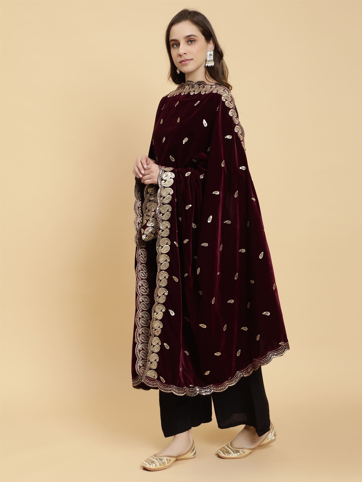 burgundy-embellished-velvet-dupatta-mcrcvd7342-moda-chales-4