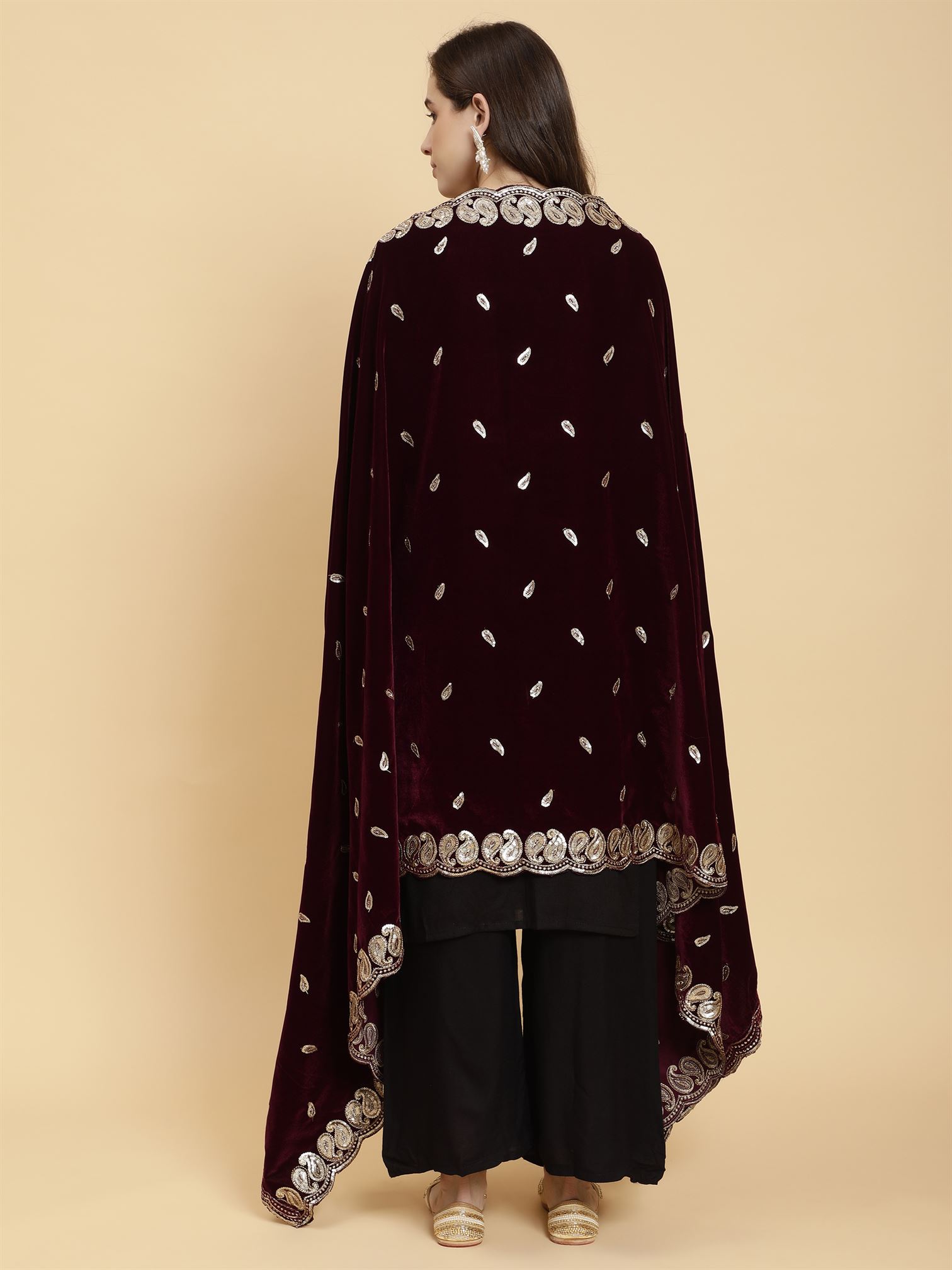 burgundy-embellished-velvet-dupatta-mcrcvd7342-moda-chales-6