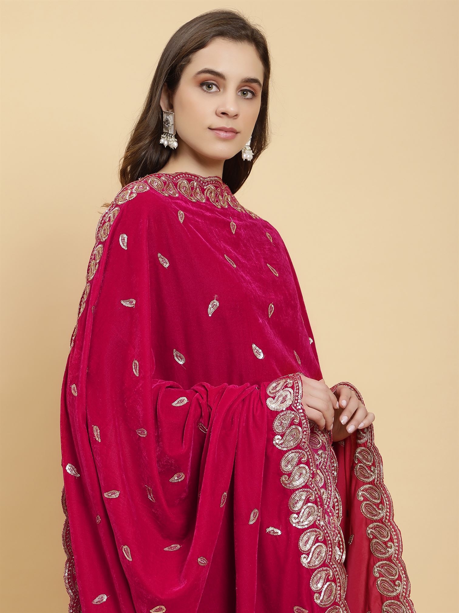 magenta-embellished-velvet-dupatta-mcrcvd7345-moda-chales-2