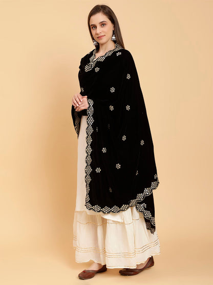 black-embellished-velvet-dupatta-mcrcvd7351-moda-chales-4