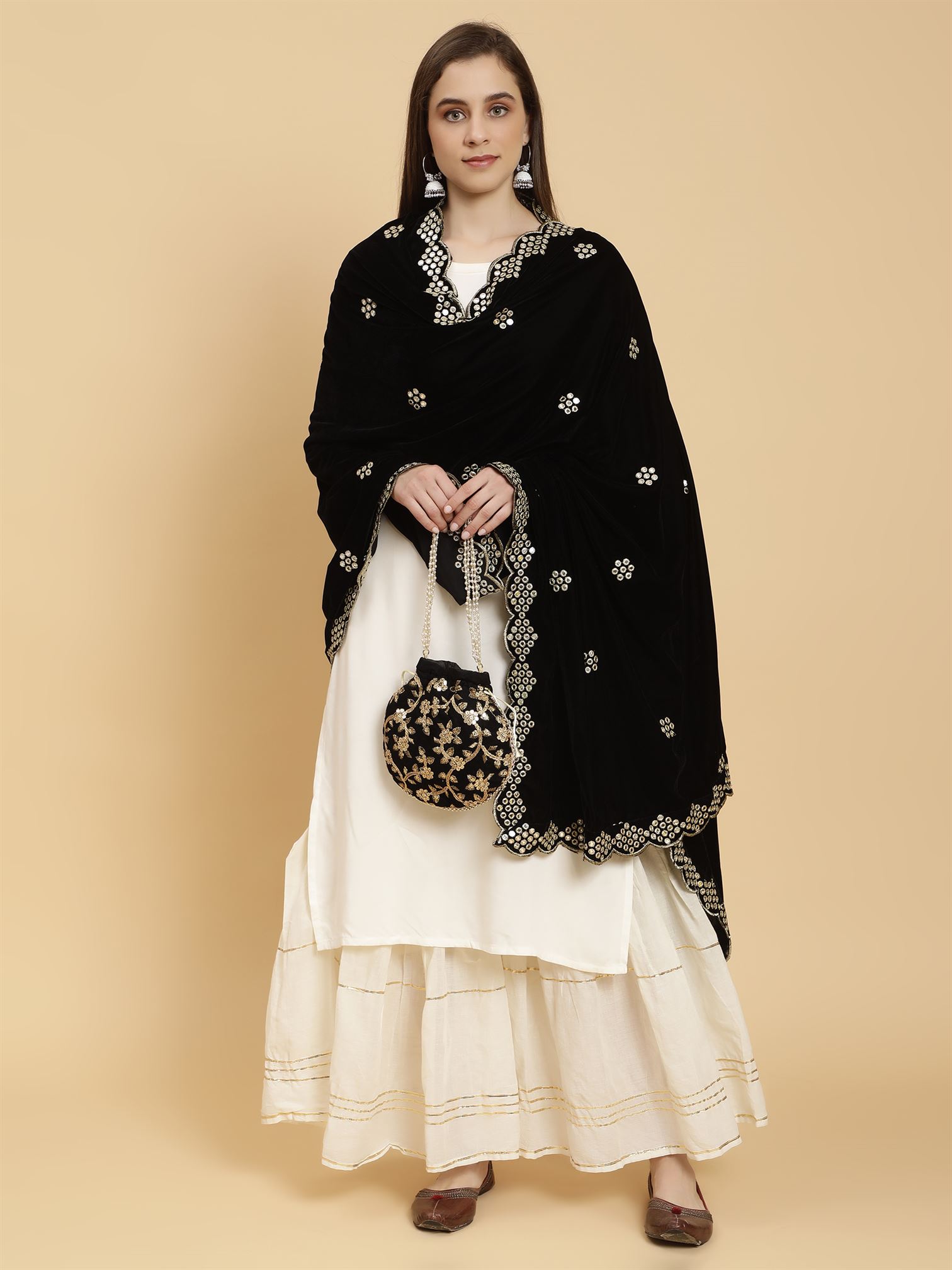 black-embellished-velvet-dupatta-mcrcvd7351-moda-chales-5