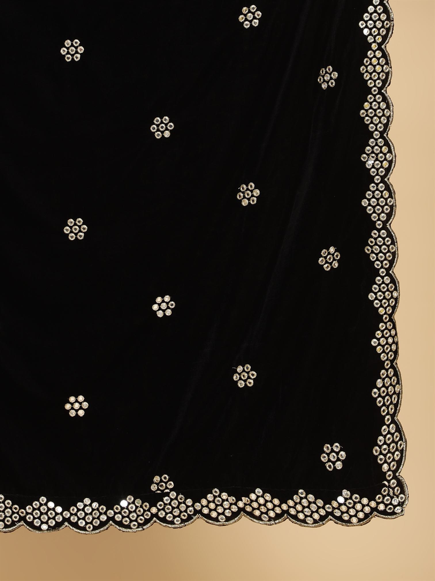black-embellished-velvet-dupatta-mcrcvd7351-moda-chales-7