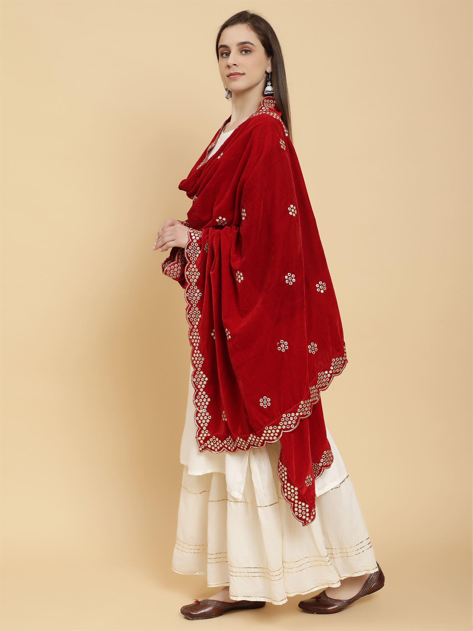 red-embellished-velvet-dupatta-mcrcvd7353-moda-chales-4