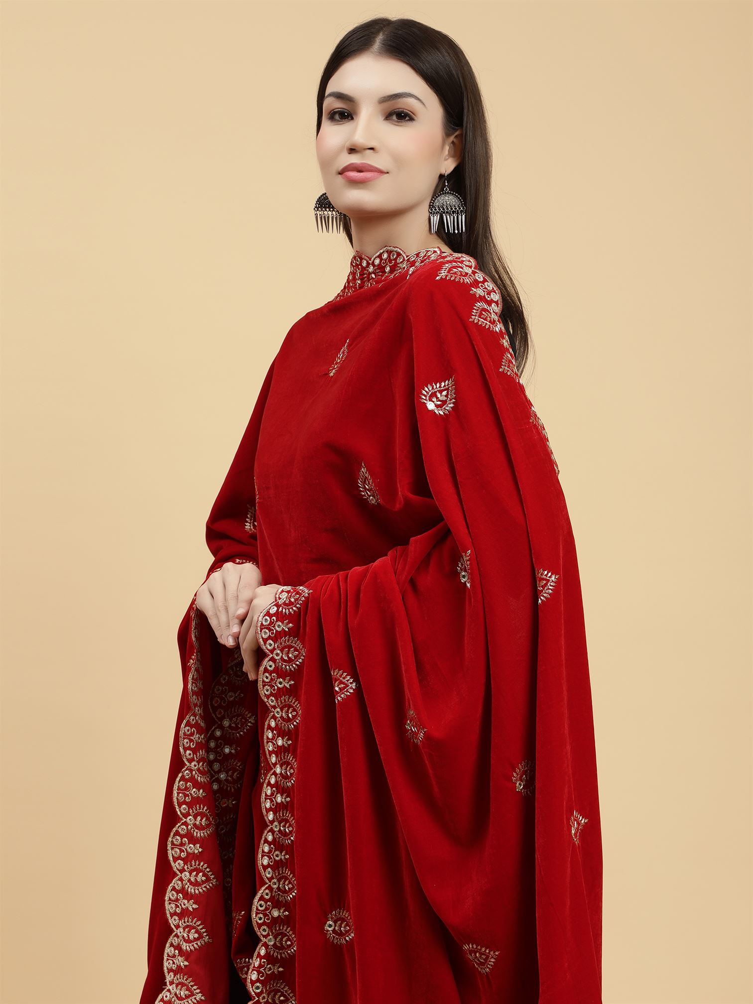 red-embellished-velvet-dupatta-mcrcvd7363-moda-chales-4