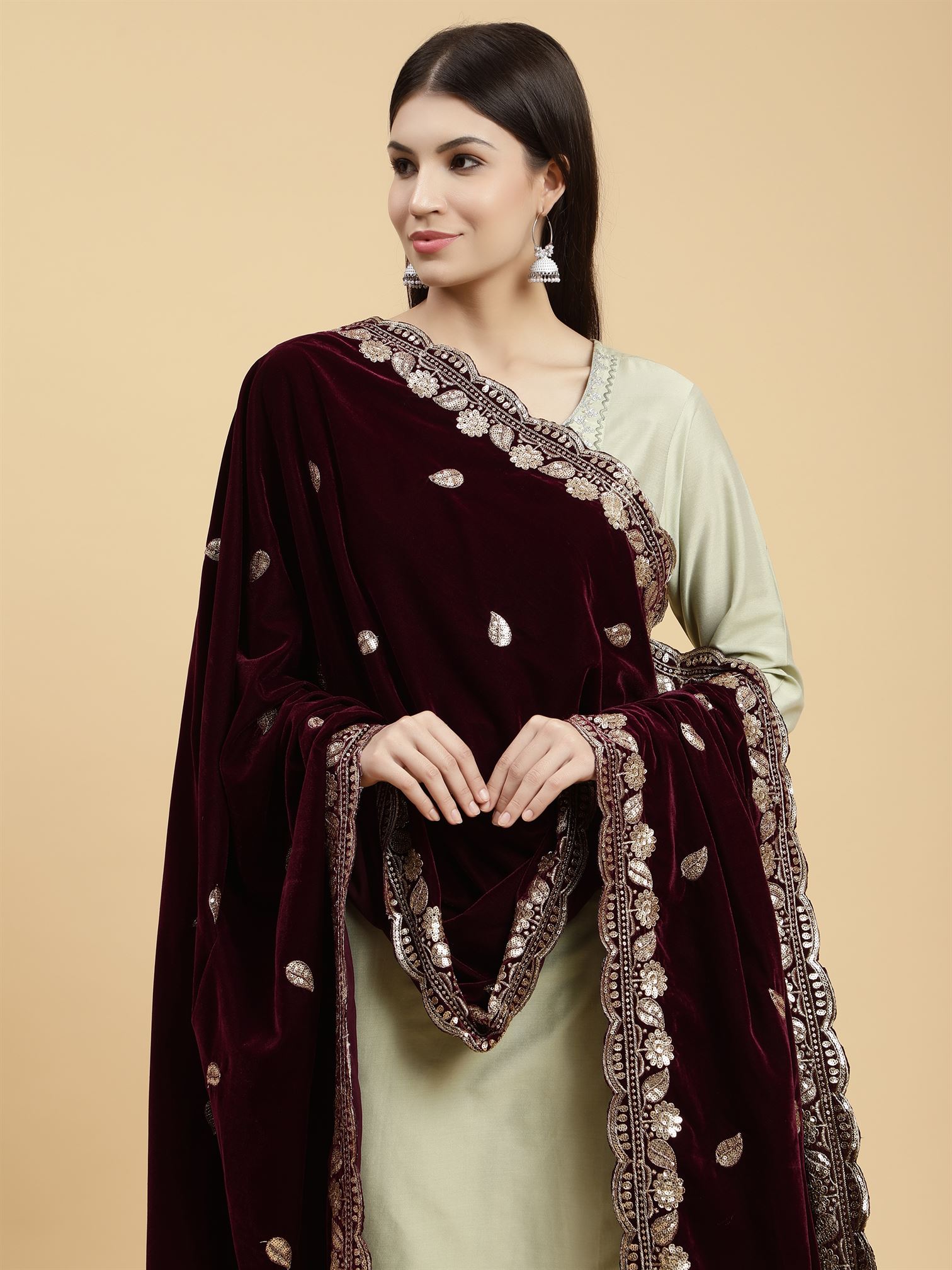 burgundy-embellished-velvet-dupatta-mcrcvd7392-moda-chales-3