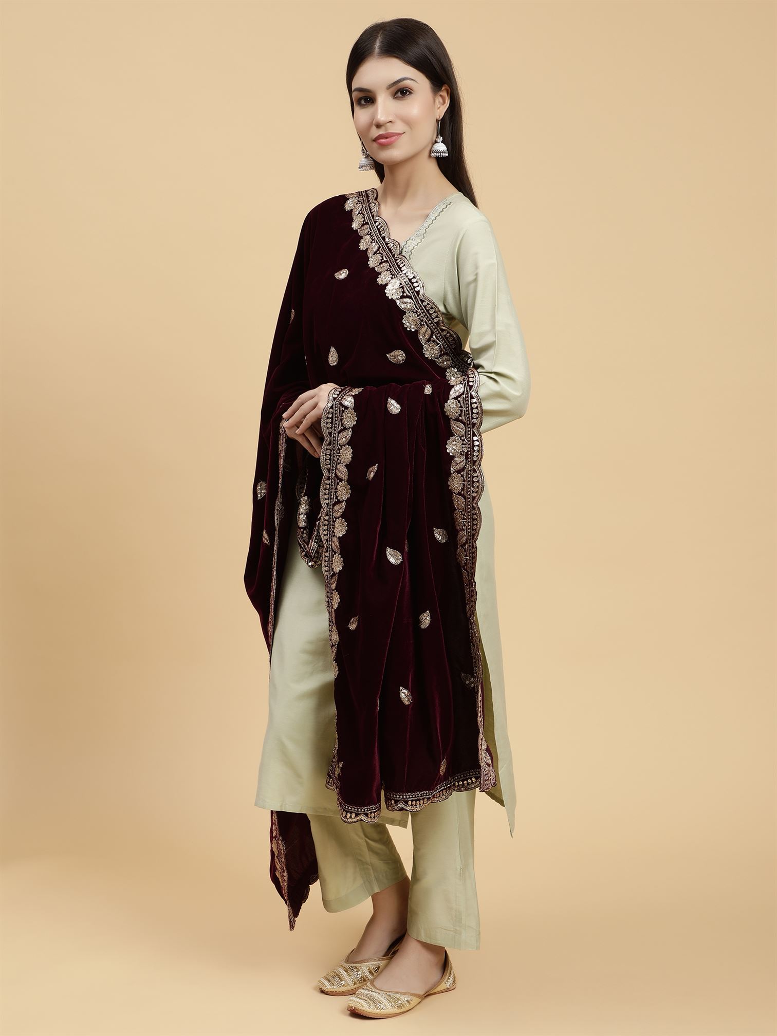 burgundy-embellished-velvet-dupatta-mcrcvd7392-moda-chales-4