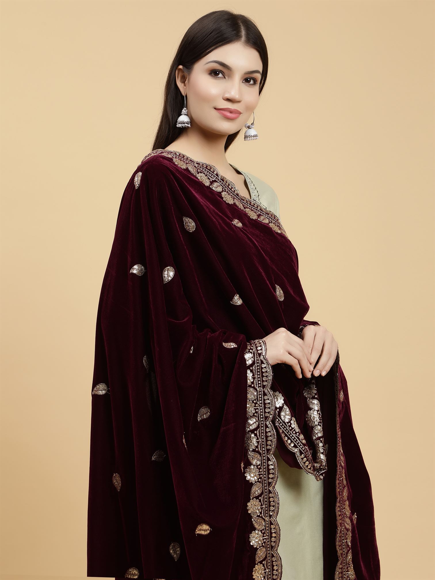 burgundy-embellished-velvet-dupatta-mcrcvd7392-moda-chales-5