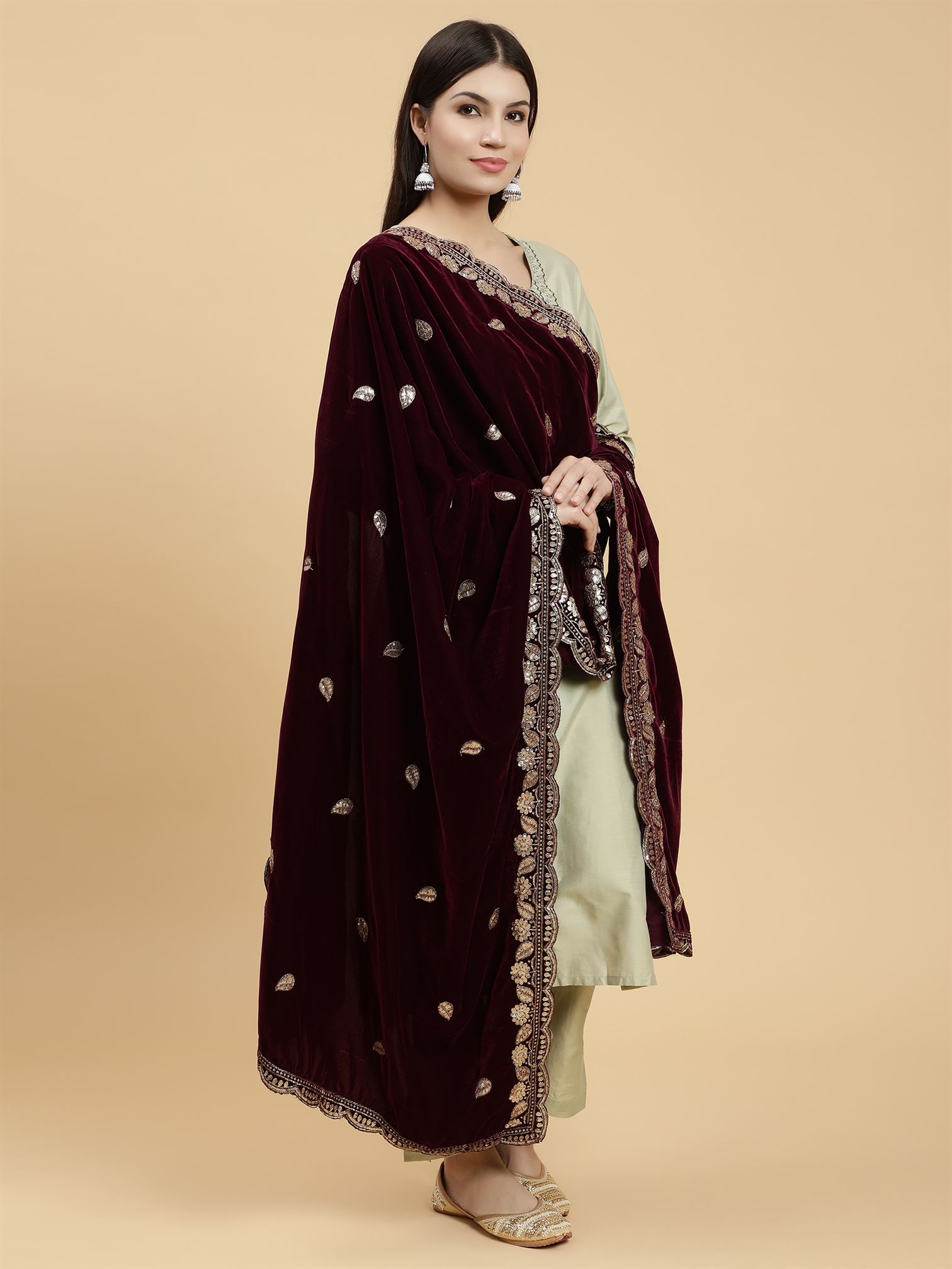 burgundy-embellished-velvet-dupatta-mcrcvd7392-moda-chales-6