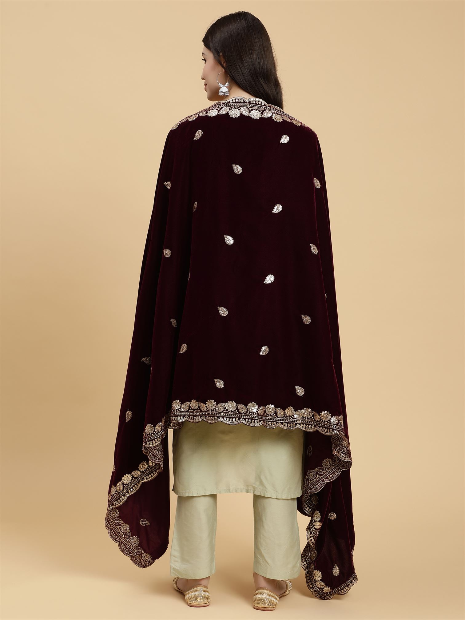 burgundy-embellished-velvet-dupatta-mcrcvd7392-moda-chales-8