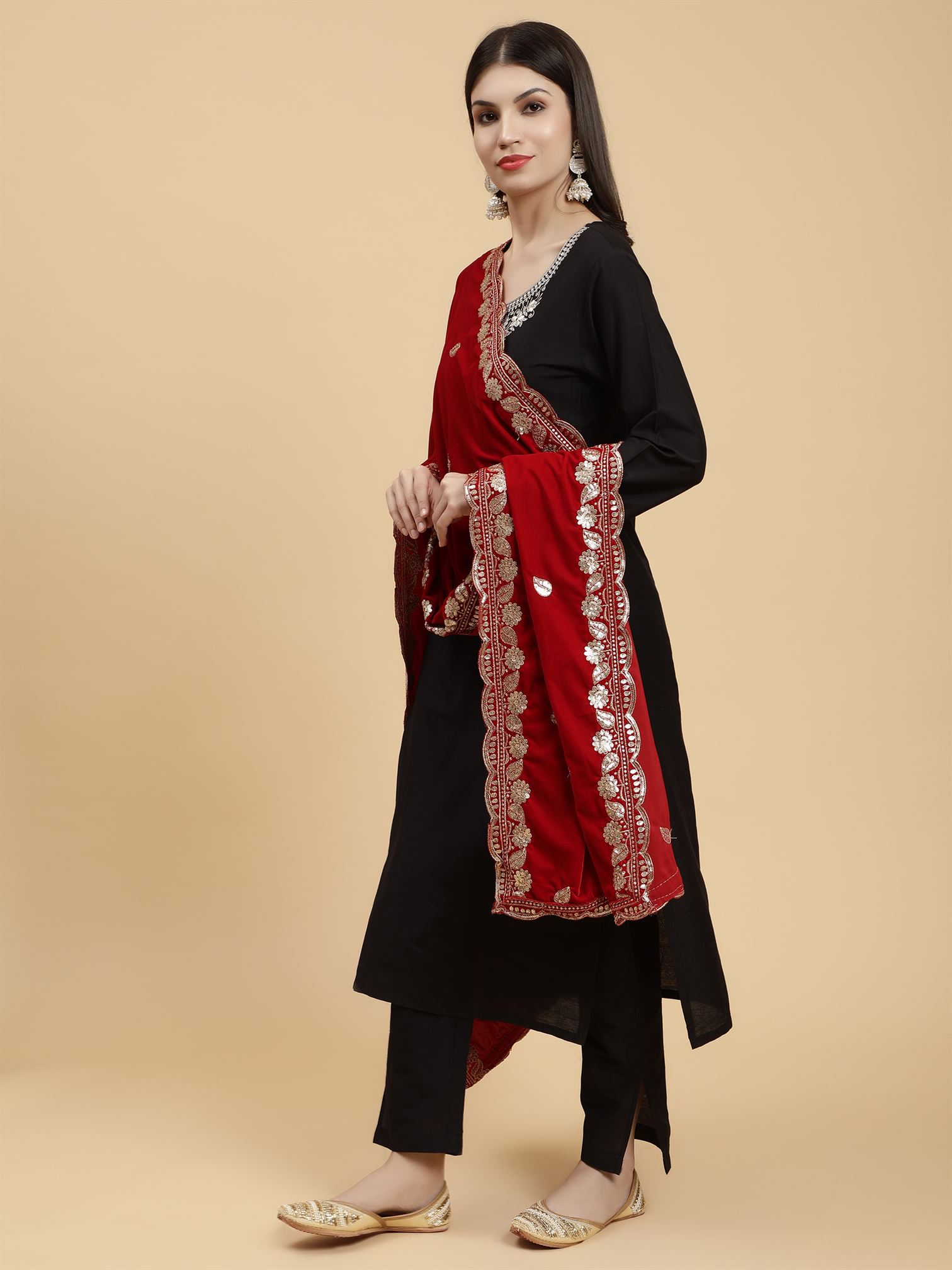 red-embellished-velvet-dupatta-mcrcvd7393-moda-chales-3