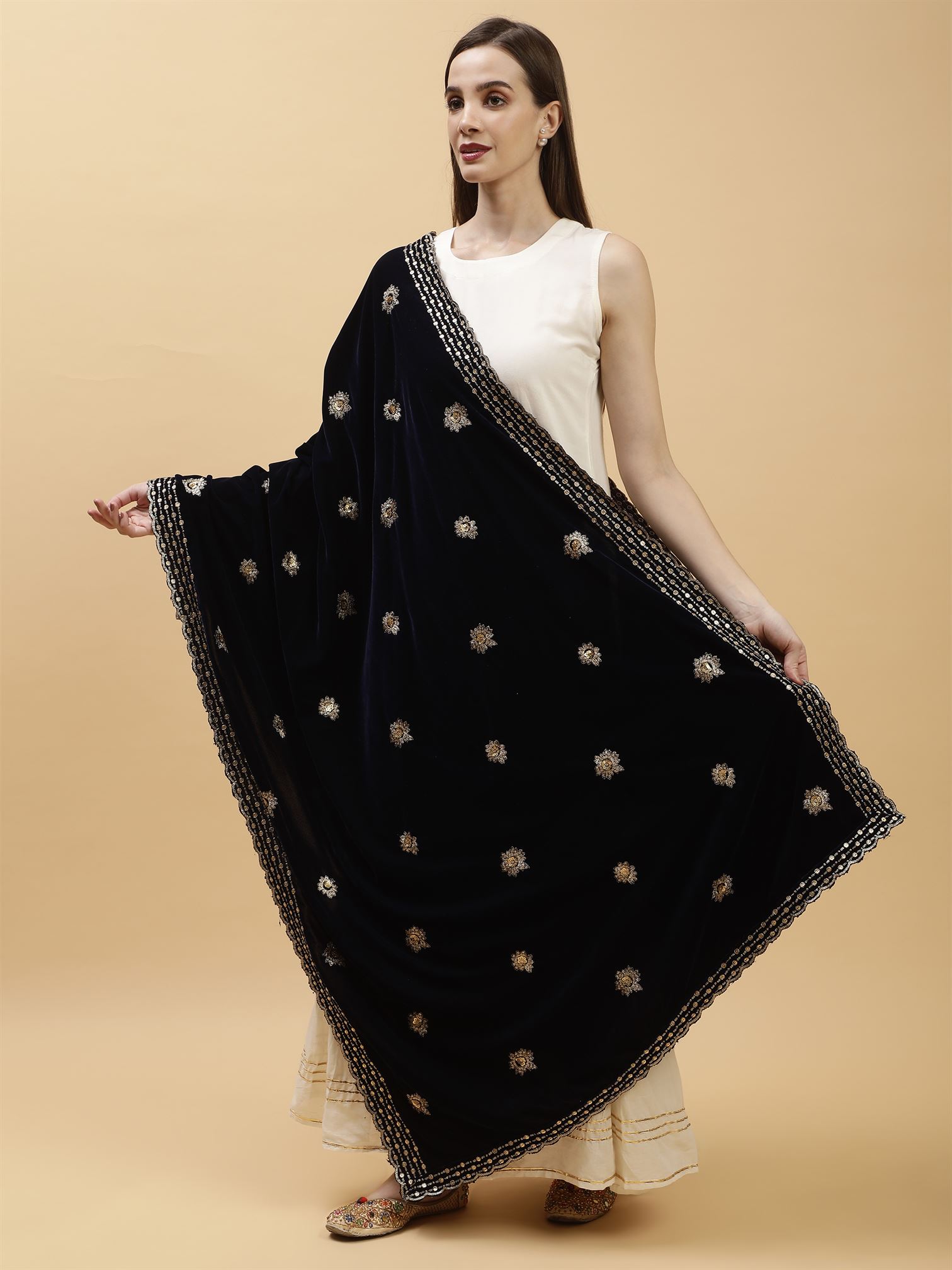 blue-sunflower-design-velvet-dupatta-mcrcvd7426-moda-chales-2