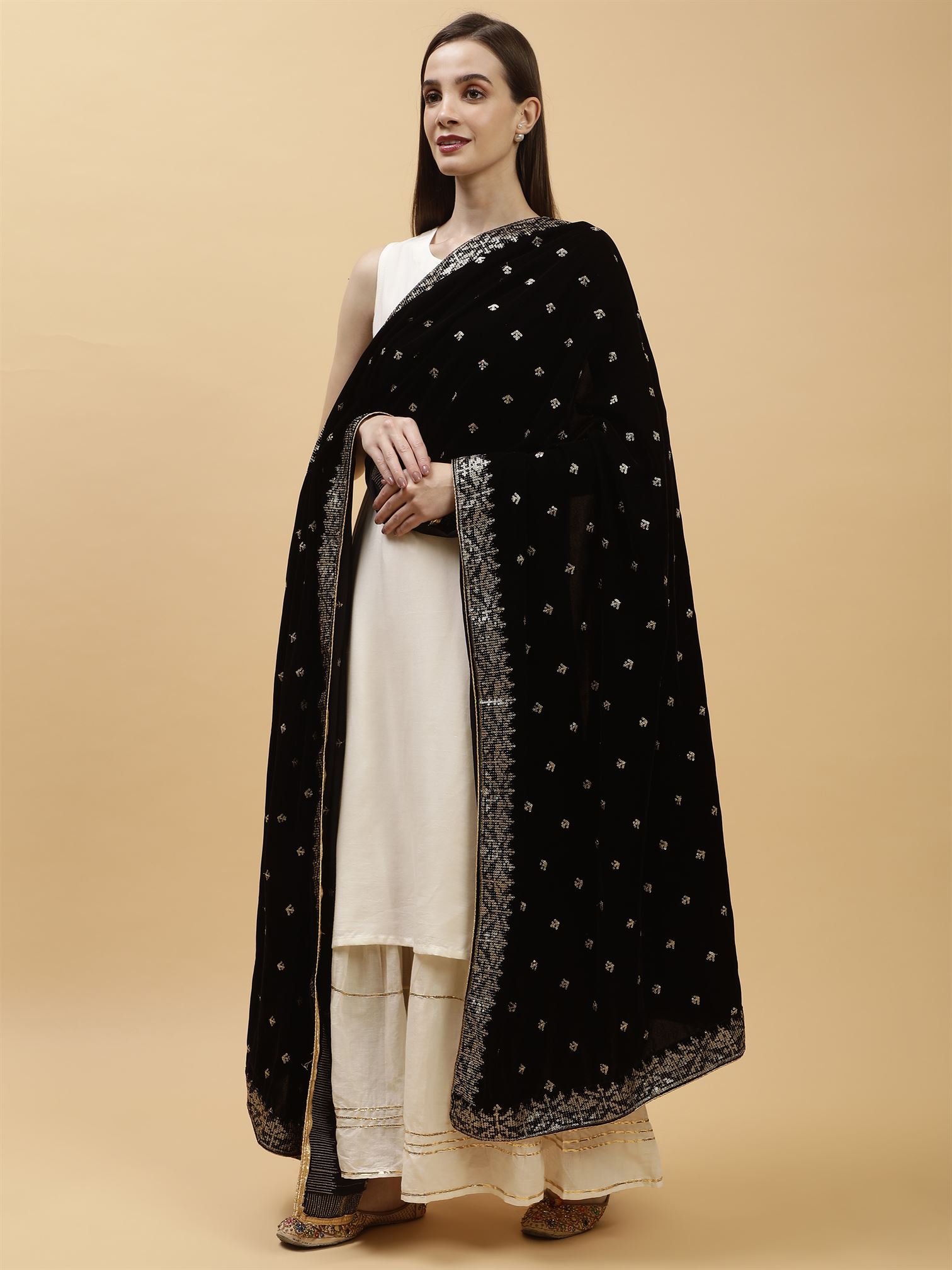 black-sequinned-velvet-dupatta-mcrcvd7431-moda-chales-4