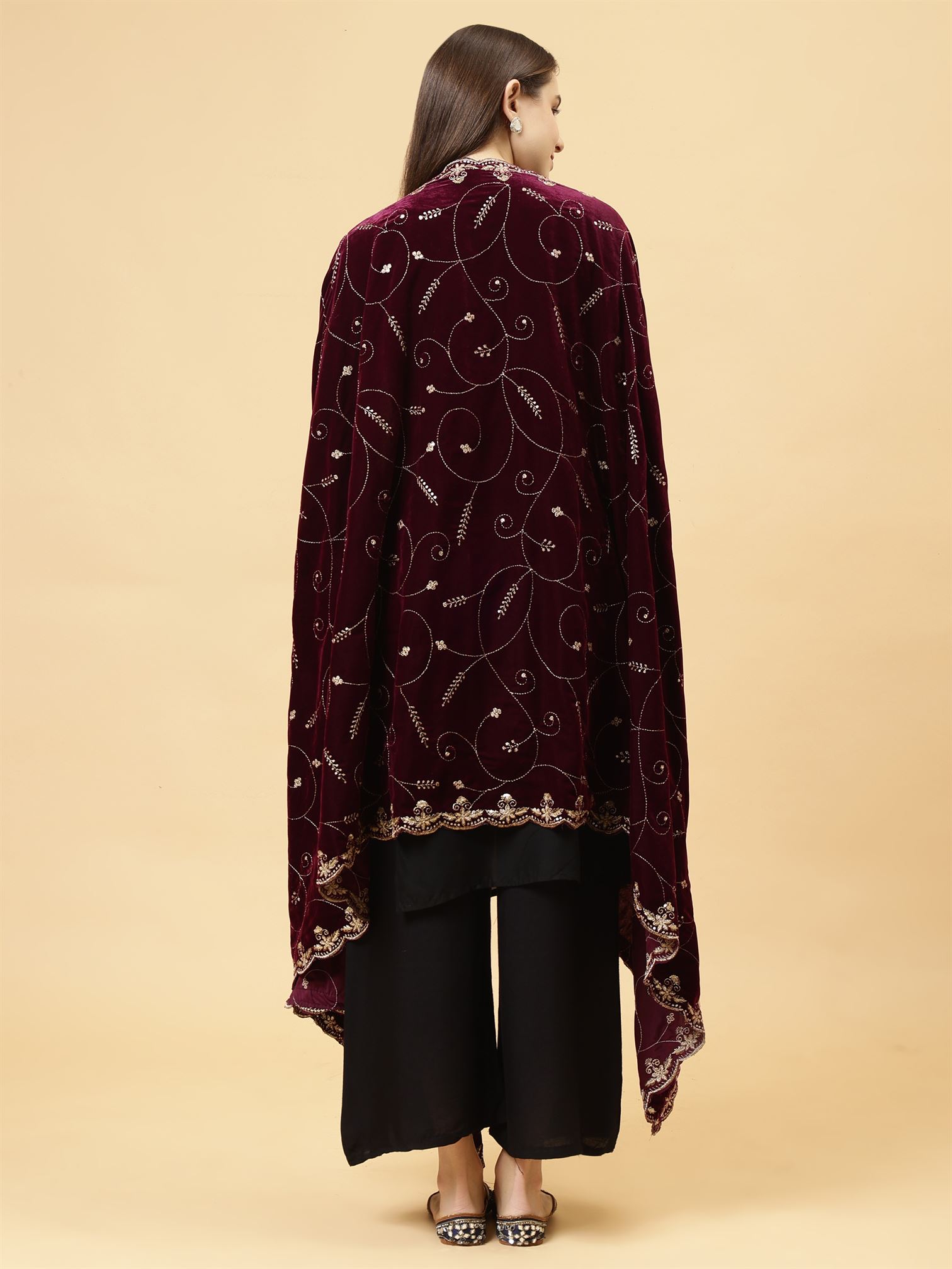 burgundy-leaf-patern-embroiderery-velvet-dupatta-mcrcvd7442-moda-chales-5