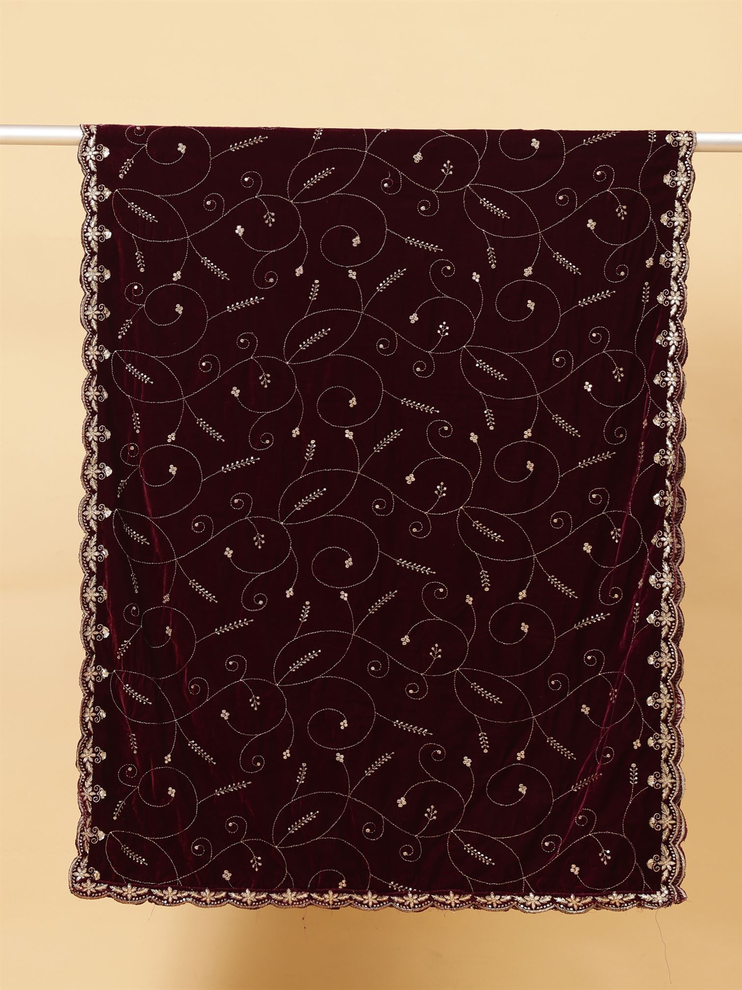 burgundy-leaf-patern-embroiderery-velvet-dupatta-mcrcvd7442-moda-chales-6