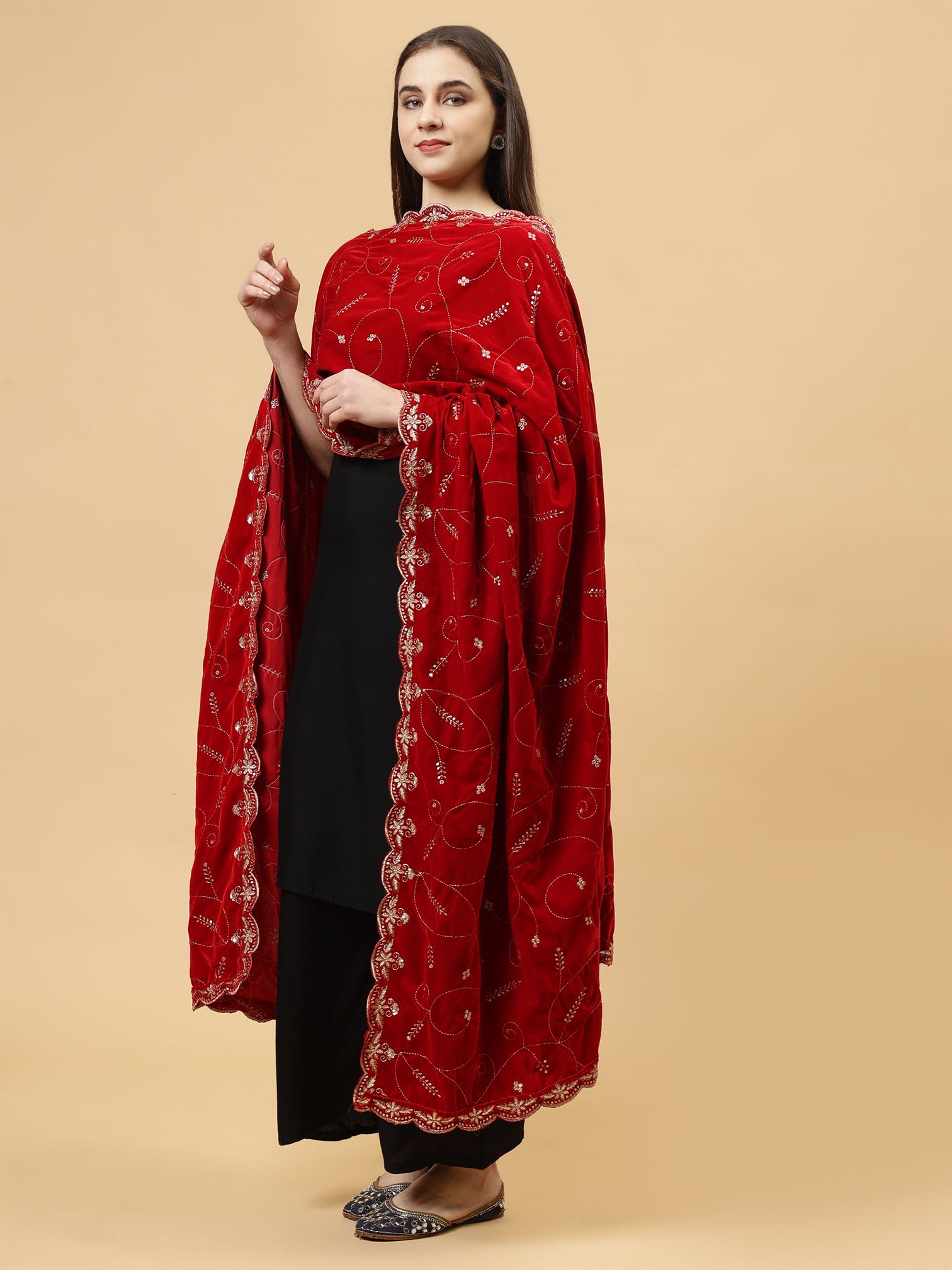 red-leaf-patern-embroiderery-velvet-dupatta-mcrcvd7443-moda-chales-3