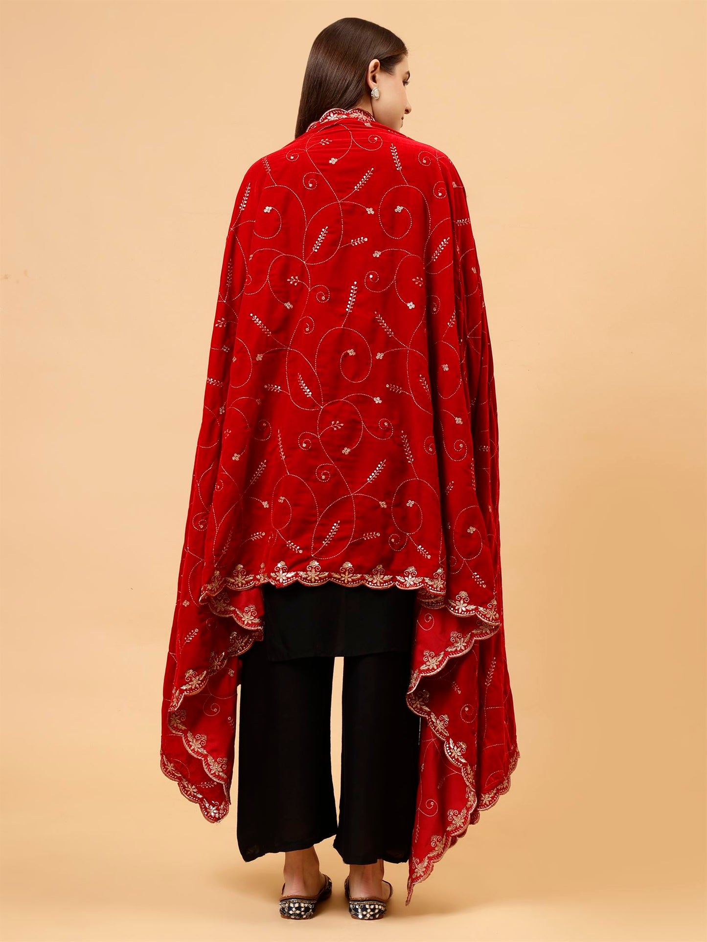 red-leaf-patern-embroiderery-velvet-dupatta-mcrcvd7443-moda-chales-4