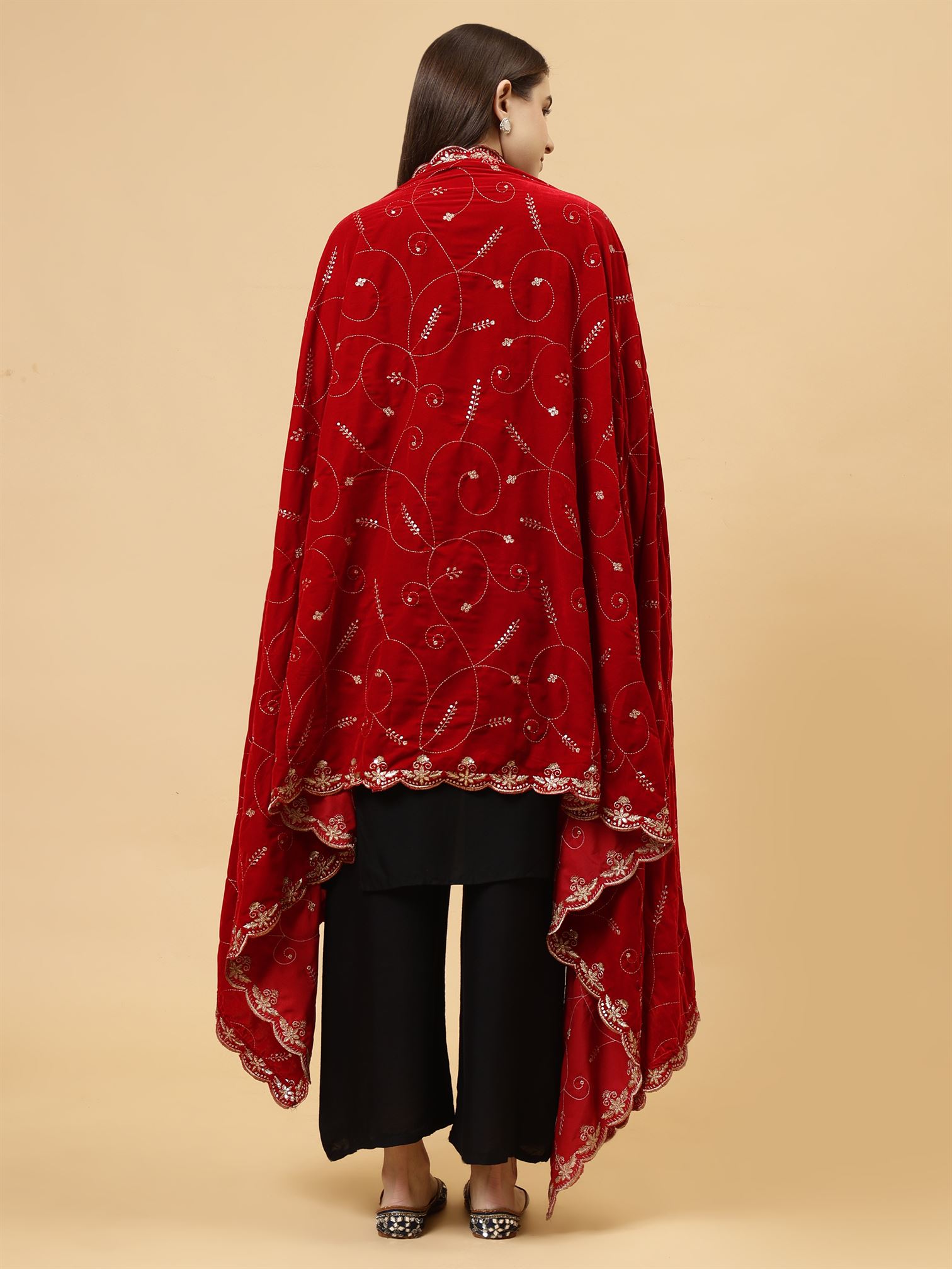 red-leaf-patern-embroiderery-velvet-dupatta-mcrcvd7443-moda-chales-4