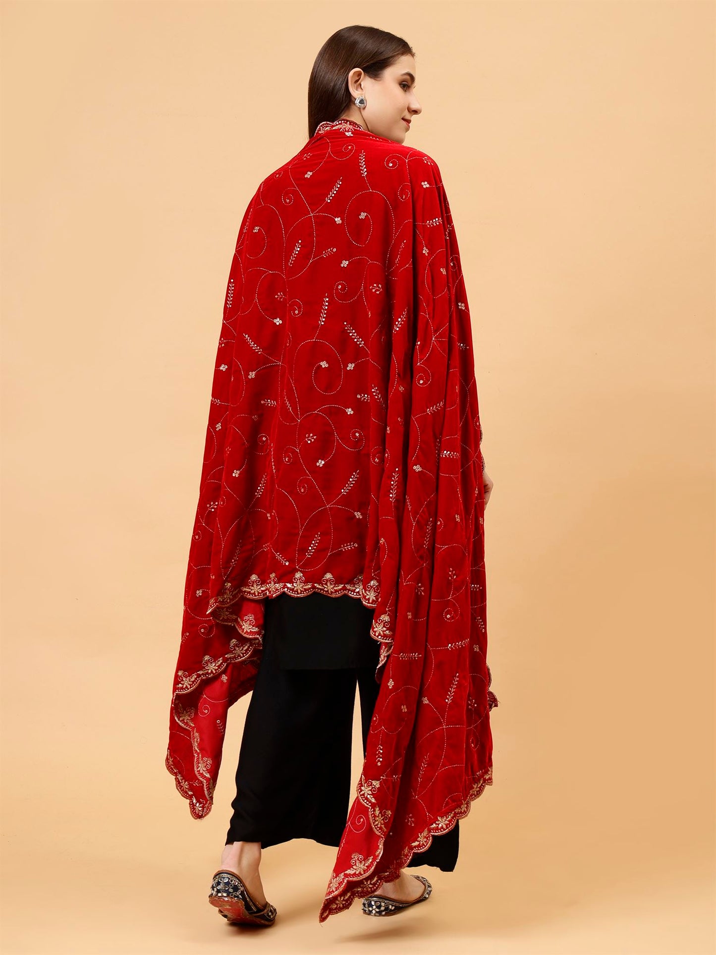 red-leaf-patern-embroiderery-velvet-dupatta-mcrcvd7443-moda-chales-5