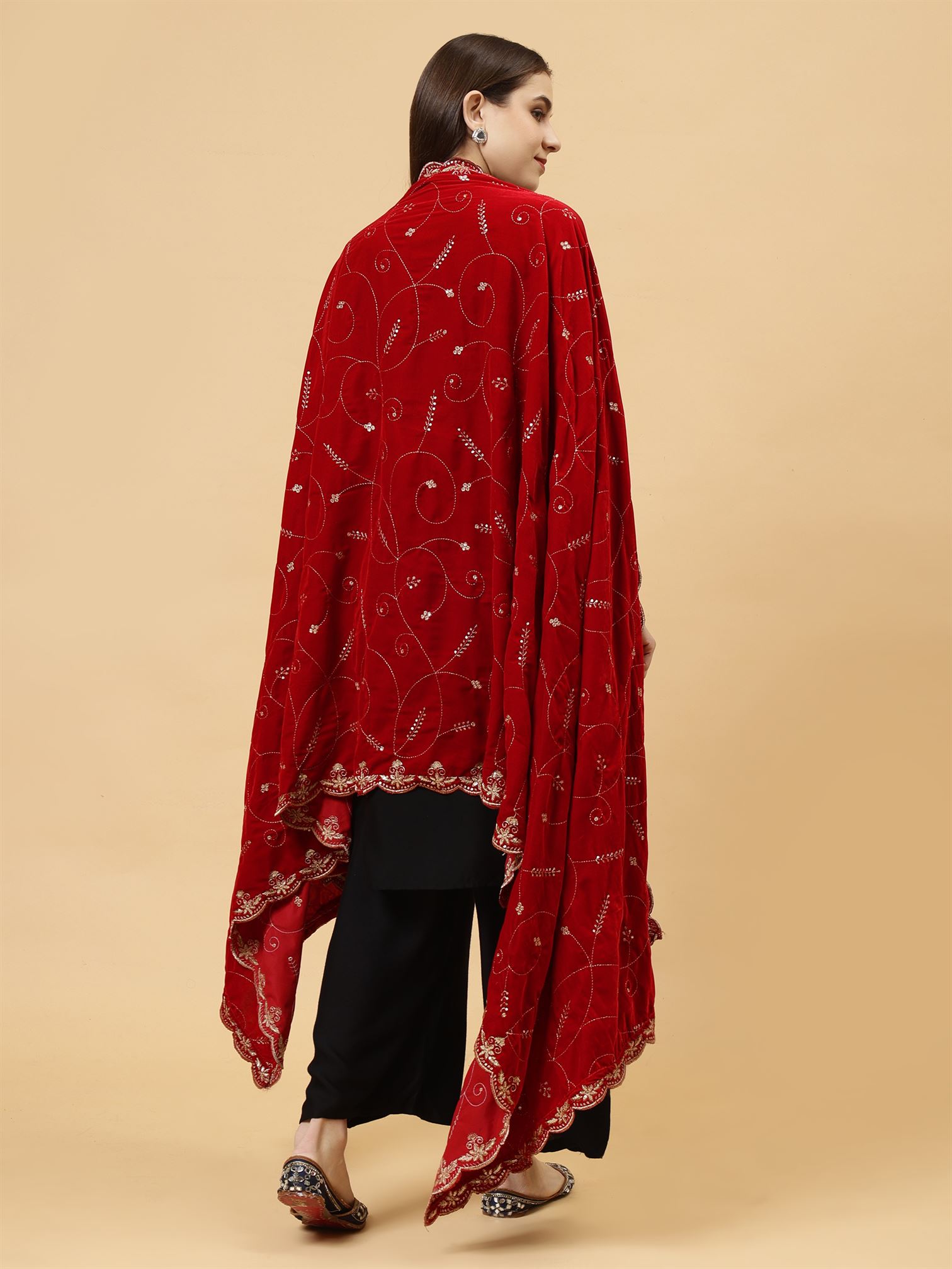 red-leaf-patern-embroiderery-velvet-dupatta-mcrcvd7443-moda-chales-5