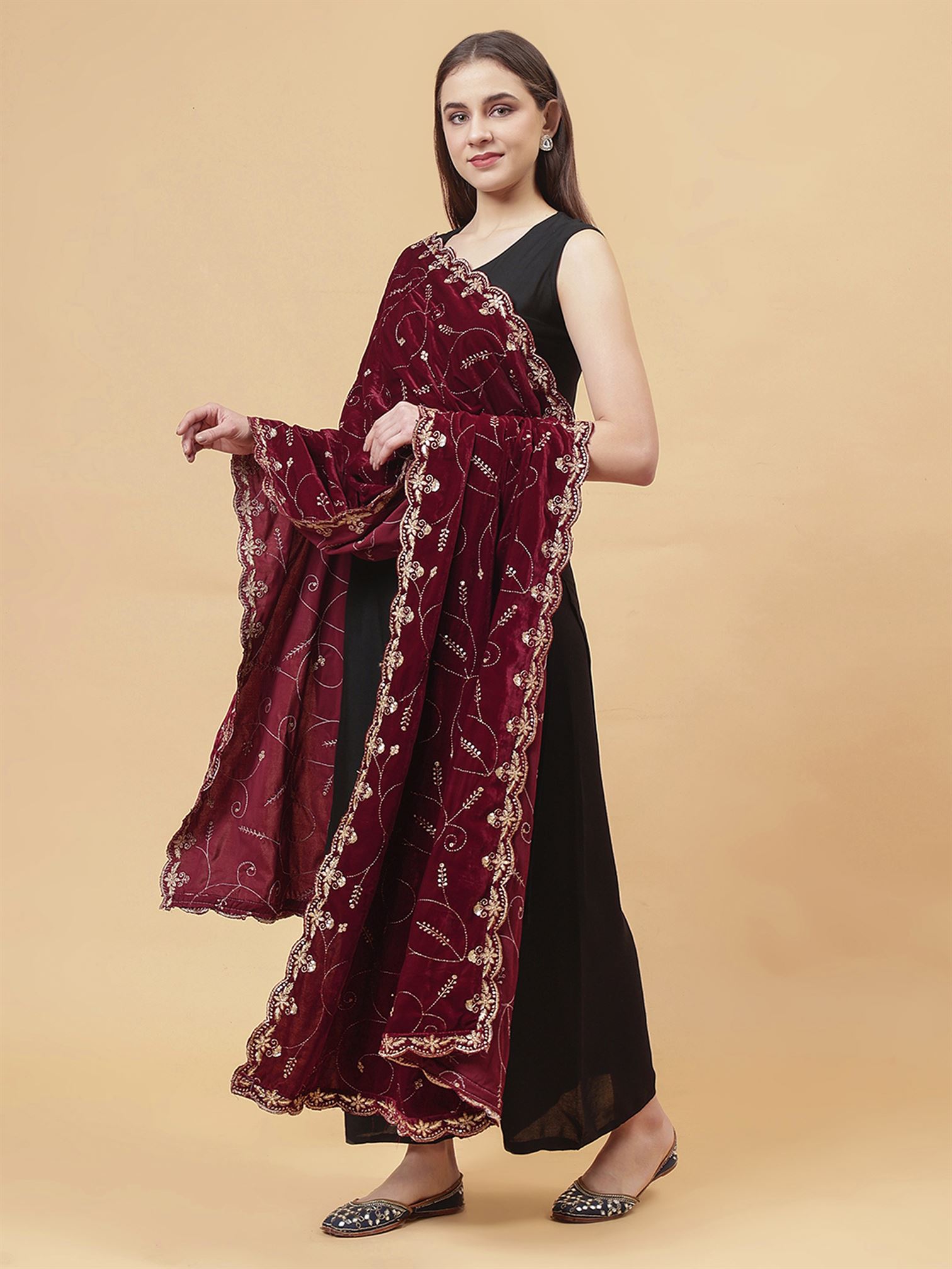 maroon-leaf-patern-embroiderery-velvet-dupatta-mcrcvd7444-moda-chales-3