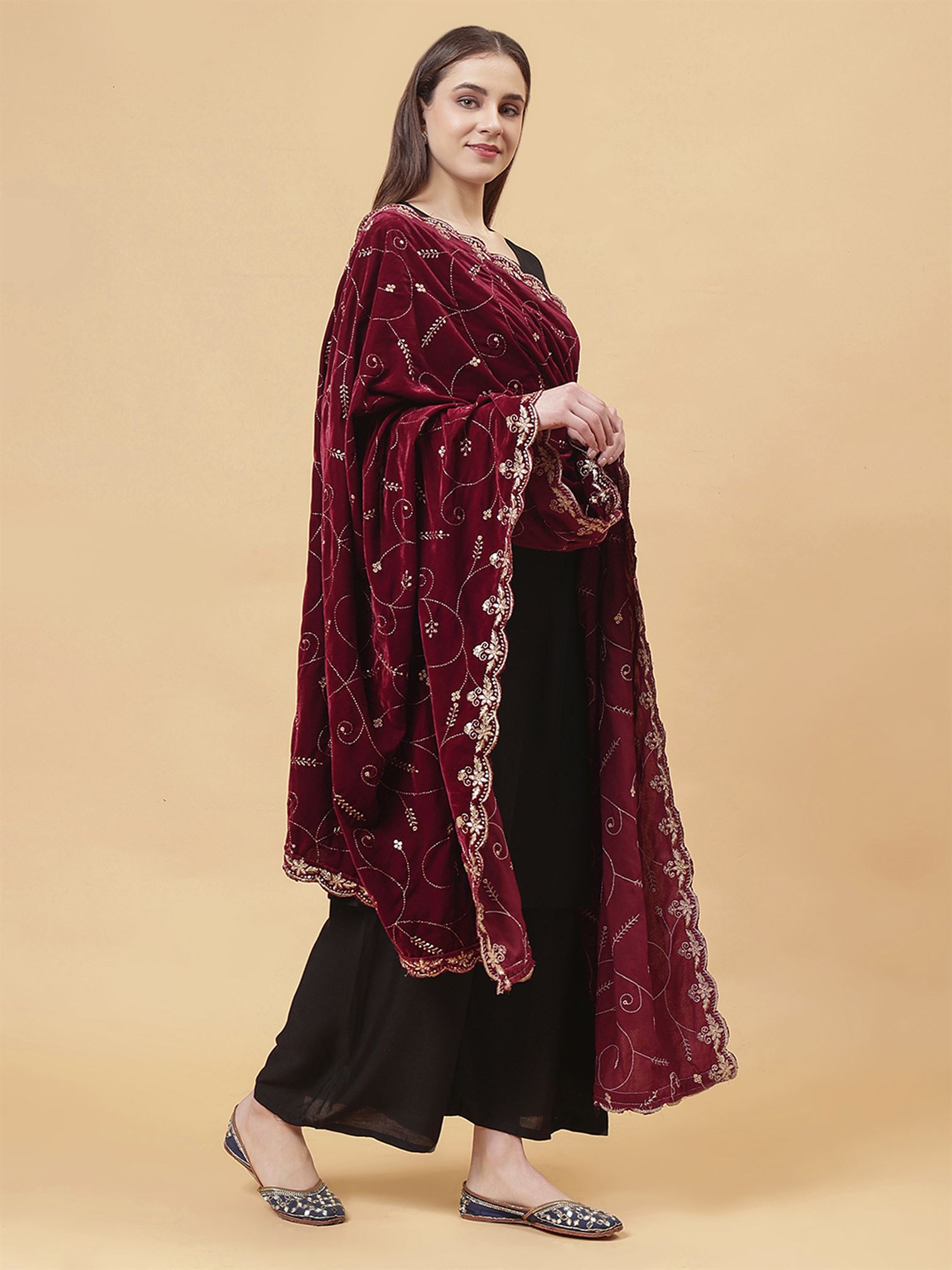 maroon-leaf-patern-embroiderery-velvet-dupatta-mcrcvd7444-moda-chales-4