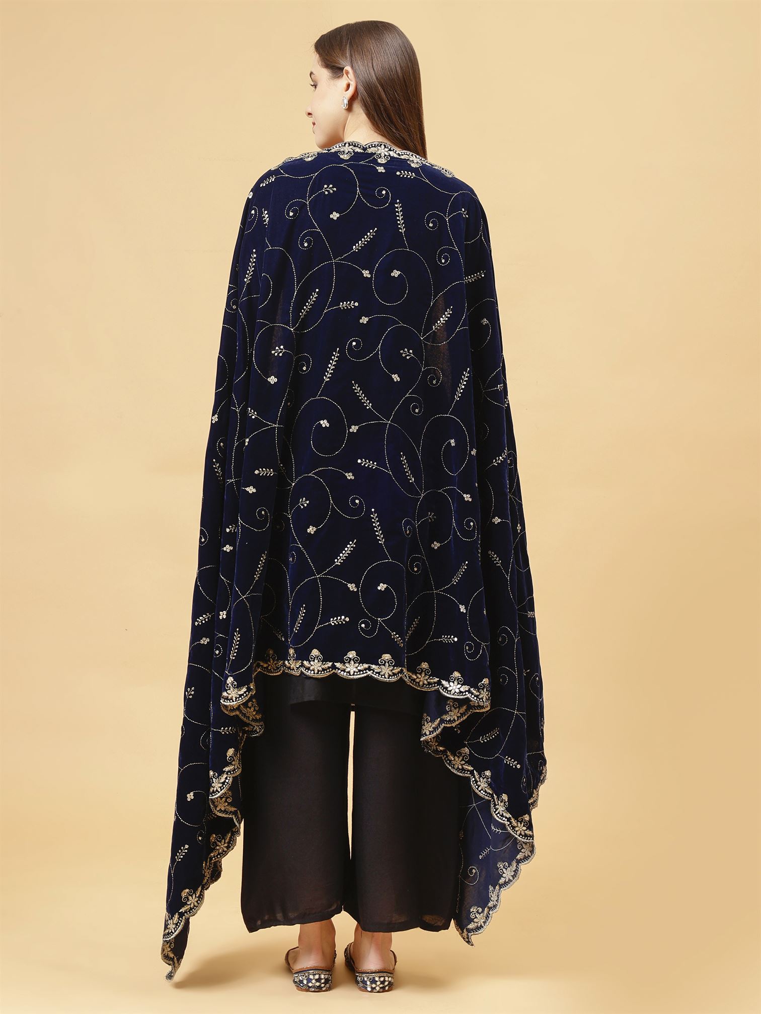 blue-leaf-patern-embroiderery-velvet-dupatta-mcrcvd7446-moda-chales-5