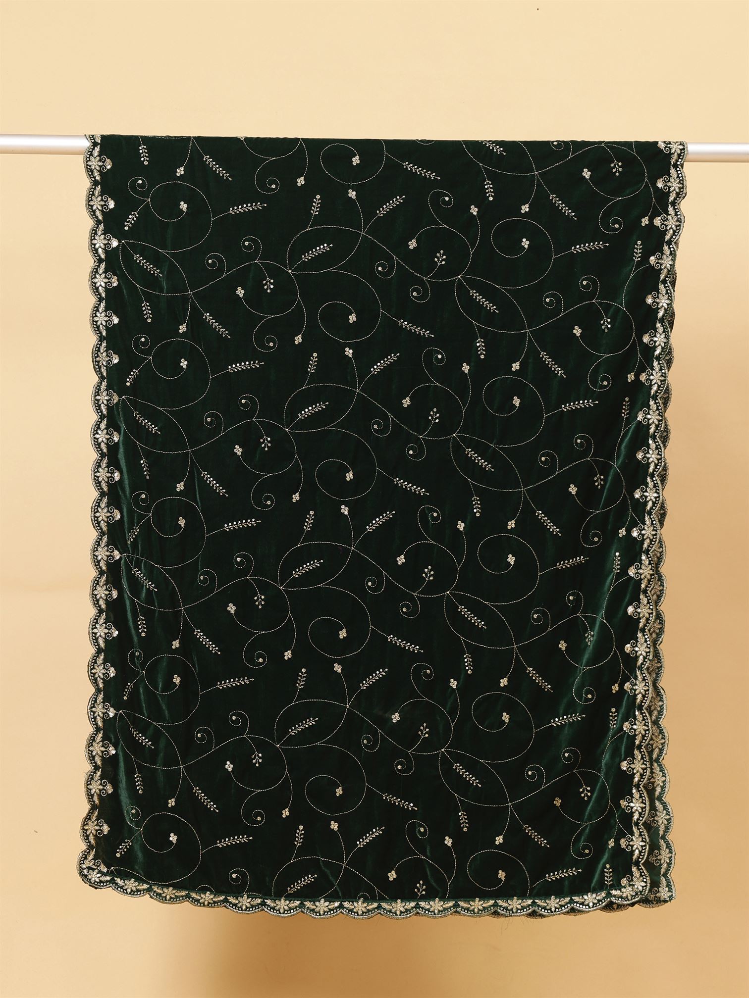 green-leaf-patern-embroiderery-velvet-dupatta-mcrcvd7447-moda-chales-6